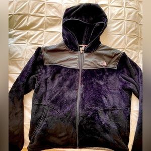The North Face black fuzzy jacket.. like new.. size XL.. never worn